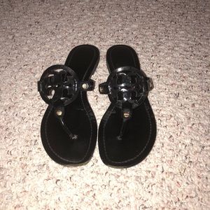 tory burch miller logo patent leather sandals